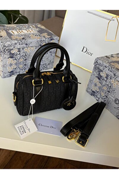 GGGG Bags with their accessories