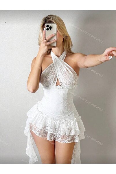 La Saade Pure Desire Dress – Kruvaze Yaka, Romantik Dantel & Kuyruk Detaylı M...