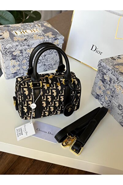 GGGG Bags with their accessories