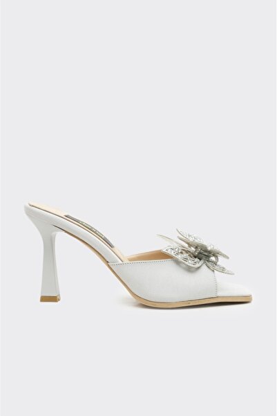 derinet Topuklu Kelebek Aksesuarlı Kadın Terlik