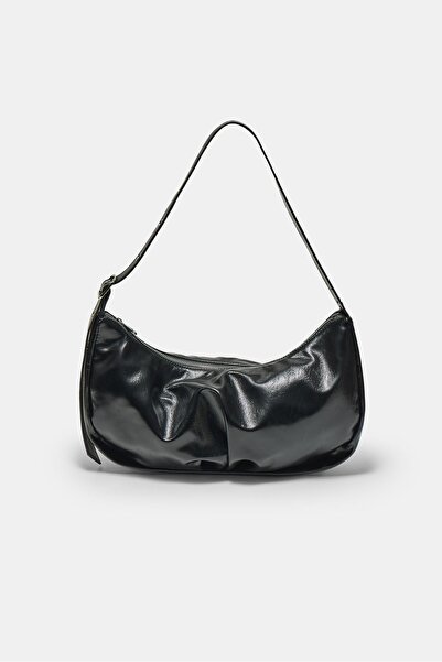 Stradivarius Parlak pileli omuz çantası