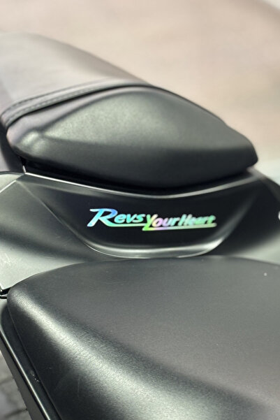 Banxtre ملصق مكتوب عليه Revs Your Heart لشركة ياماها موتور جروب (14 سم × 2.5 ...