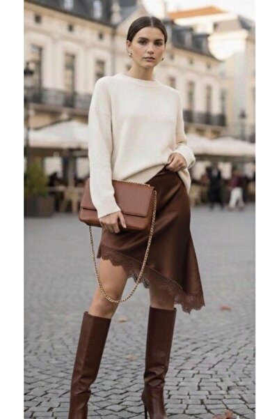 Be Best Fusta de damă maro asimetrică din satin cu dantelă și șliț BE260