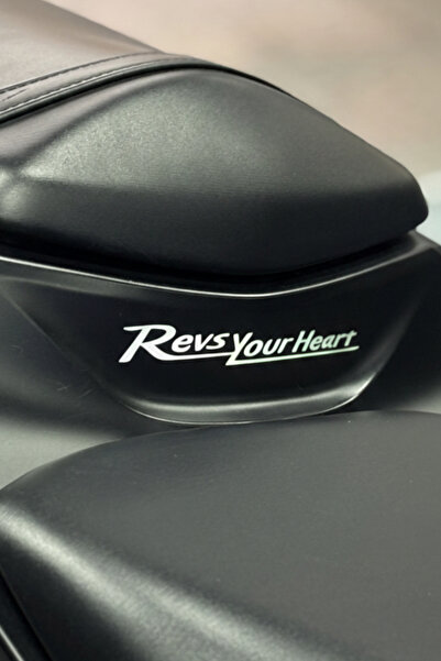 Banxtre ملصق مكتوب عليه Revs Your Heart لشركة ياماها موتور جروب (14 سم × 2.5 ...