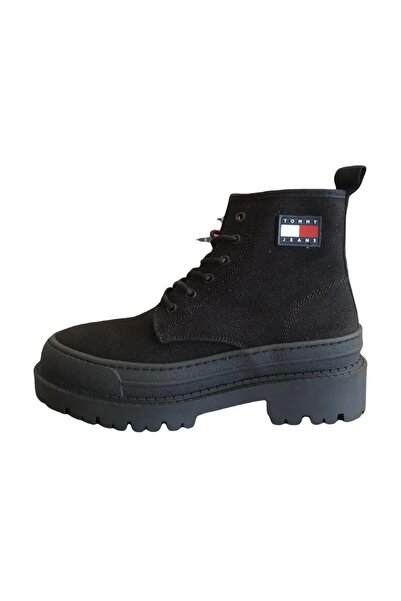 Tommy Jeans Black boot with thick sole and utilitarian design