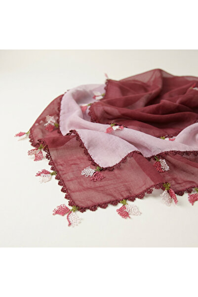 FunoonAlhiyakah A veil with a handmade needlework technique (Oya).