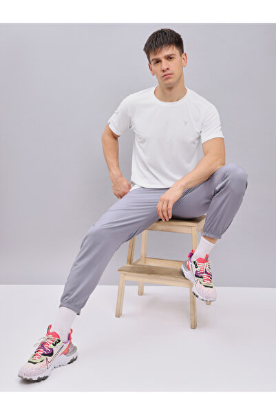 Technosport By Styli تي شيرت رجالي سادة بقصّة Slim Fit ورقبة دائرية