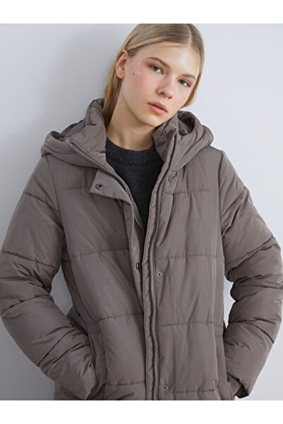 LC Waikiki Timeless Clothing & Zamansız Seçimler Kapüşonlu Kapitone Kadın Şiş...