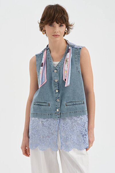 tw3 Жіночий джинсовий жилет з коміром-шарфом і мереживними деталями ззаду