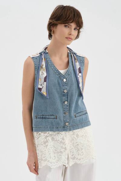 tw3 Γυναικείο υφασμάτινο τζιν γιλέκο με φουλάρι στο λαιμό και λεπτομέρεια από...