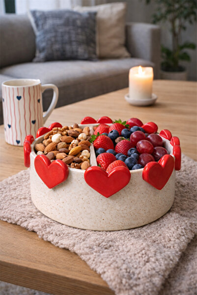 Brandsmiths وعاء سيراميك مصنوع يدويًا - بتصميم على شكل قلب