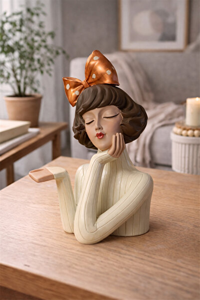 Brandsmiths وعاء سيراميك مصنوع يدويًا على شكل فتاة - بتصميم فيونكة بلون العنب...