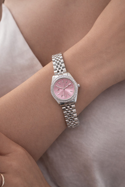 by evrenmusti PEMBE KADRANLI TAŞLI TASARIM SAAT