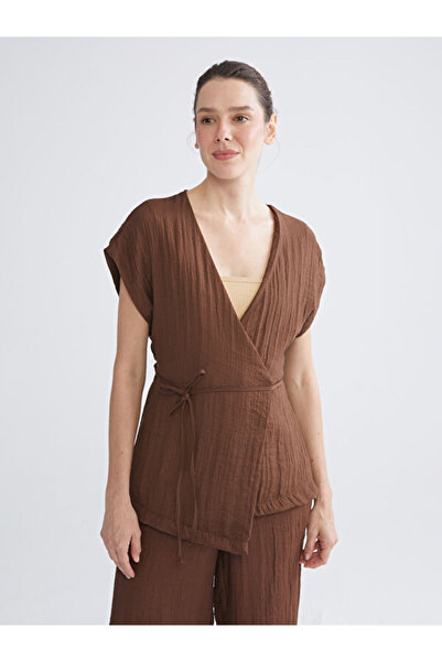 LC Waikiki Rmz Gi̇yi̇m Farkiyla Double-Breasted Roba Collar Textured Blouse