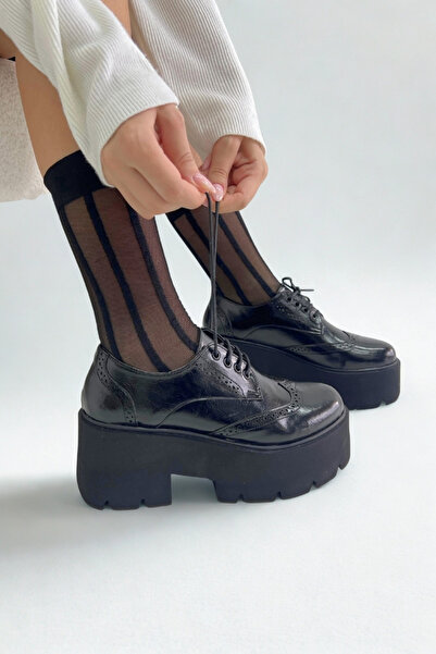 inizio Loafer cu talpă groasă din piele lăcuită neagră P9093