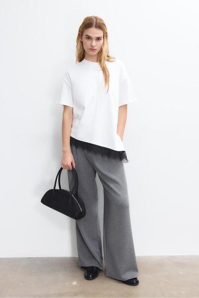 Stradivarius Kısa kollu dantelli etek ucu t-shirt