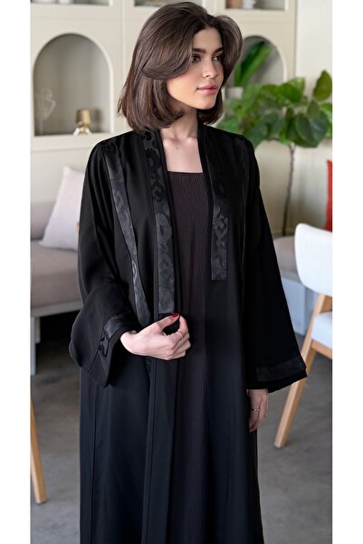 thaayira Hams Abaya – understated elegance with a modern design and luxurious...