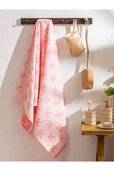 LC Waikiki Rmz Gi̇yi̇m Farkiyla Bow Printed Bath Towel 70X140 cm