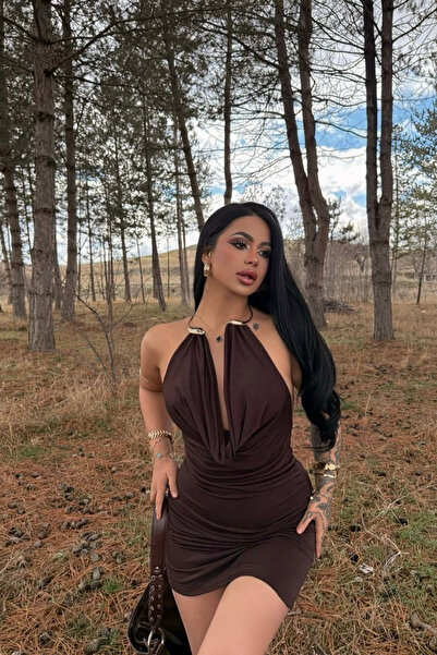 Love Fab Μίνι φόρεμα με λεπτομέρεια αξεσουάρ στο γιακά και ανοιχτή πλάτη