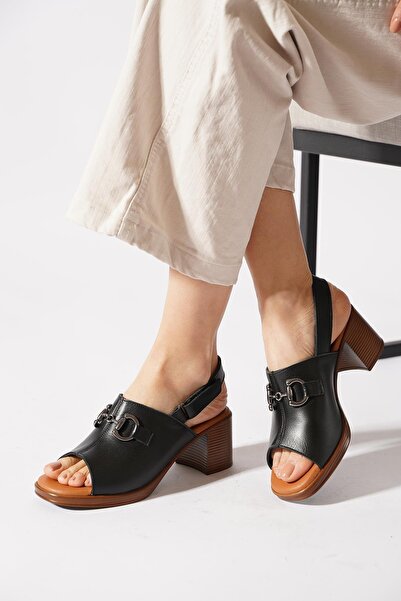 Moda Pie صندل نسائي من الجلد الأصلي الأسود بمشبك بيجسور بوجه مسطح