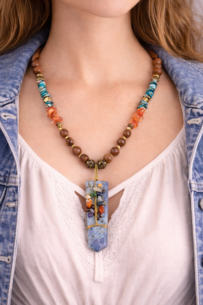 HER ŞEY NOTA www.herseynota.com قلادة سيليستيال نوماد - تصميم فاخر من حجر الل...