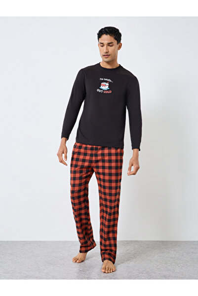 Styli Men Black Printed T-Shirt and Checked Pyjama Set