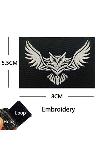 Choice1 01- شعار بومة قرناء كبيرة محلقة باللونين الأسود والأبيض، يتوهج في الظ...