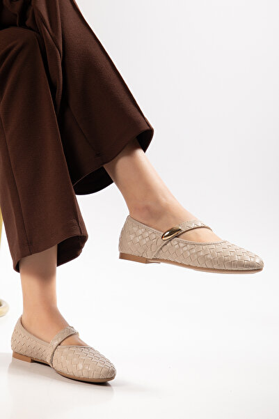 tayyarshoes Ston Babet Shoes with Square Pattern and Side Accessory Details