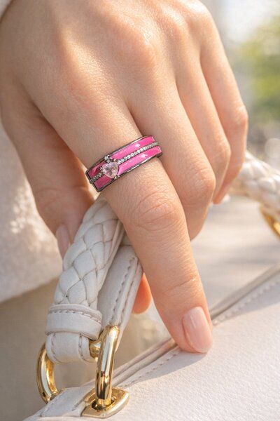 TAKIŞTIR خاتم مينا قابل للتعديل بتفاصيل على شكل قلب باللون الوردي