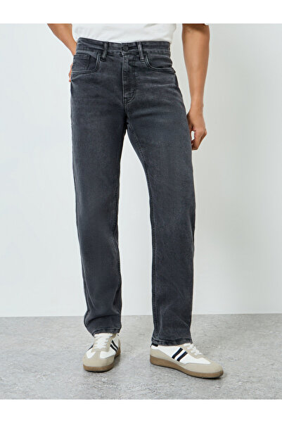 Styli Men Washed Relaxed Fit Mid Rise Jeans