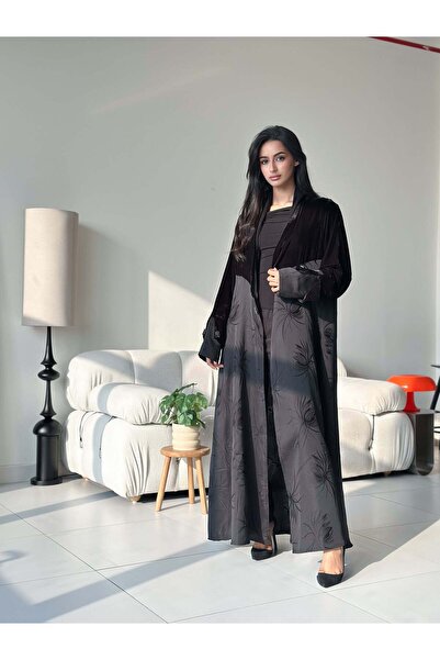 AYA MWT824 -عباية مخمل مع تدخيلة جاكار
