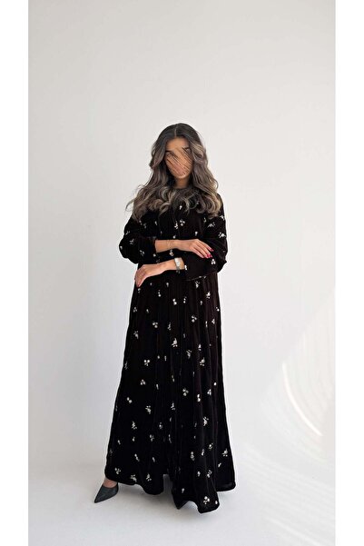 AYA MWT869 - عبايه مخمل تطريز وردات