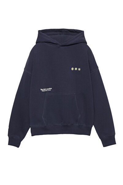 Pull & Bear هودي برسومات مطرّز