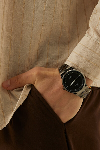 Q&Q Fíranor Men's Wristwatch |   Black Metal Case & Metal Cord |   42 mm