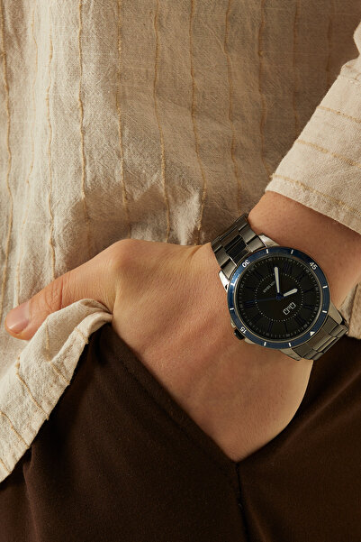 Q&Q Caelthor Men's Wristwatch |   Black Color Metal Case & Metal Cord |   Rom...