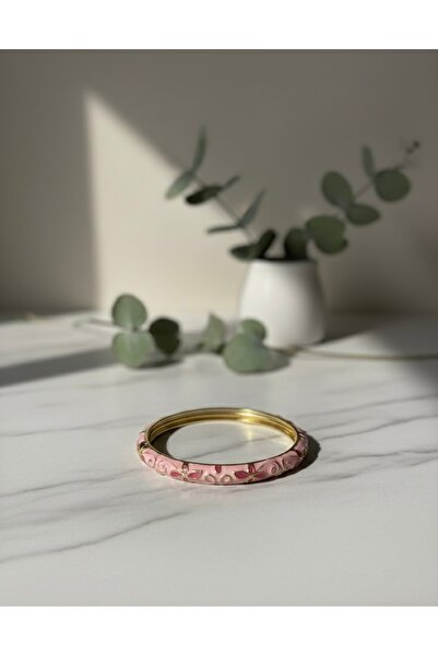 Hiis Store Gold Kaplama Pembe Mineli Çiçek Desenli Şık Kelepçe Bilezik