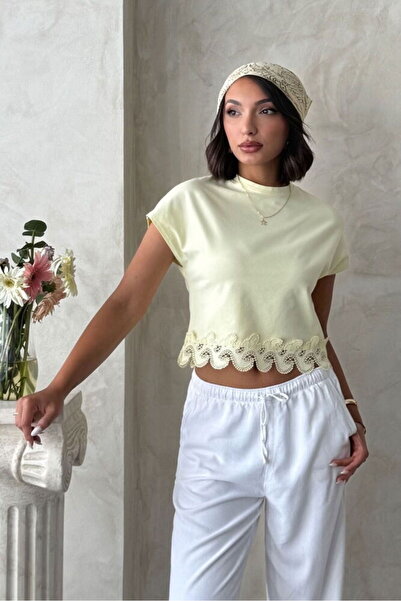 Caddebostan Moda Women's Guipure Detailed Crew Neck Short Sleeve Stylish T-Shirt