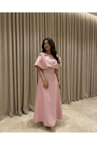 LAMSAT LATIN A soft pink evening dress featuring a modern and elegant design ...