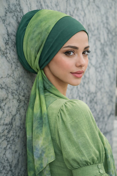 Aişe tesettür Eșarfă cu model batik verde și bonetă