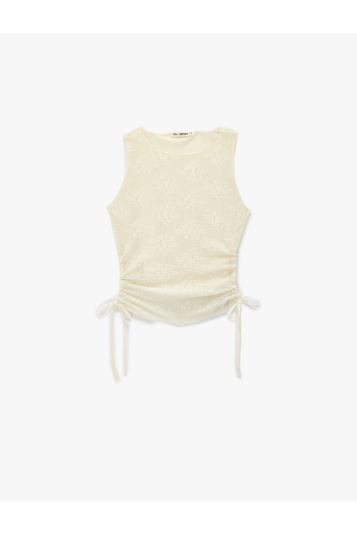 Koton Slim Fit Büzgülü Kolsuz Kayık Yaka Dantel Bluz