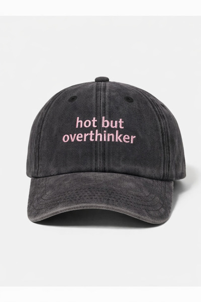 Tresore Șapcă lavabilă cu broderie „Hot But Overthinker” / Buzunar lavabil cu...