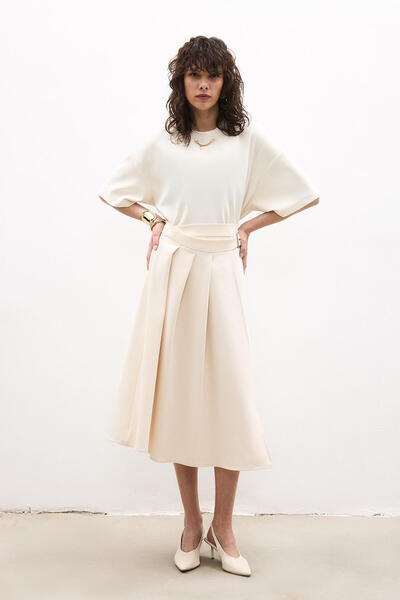 Touché Privé Pleated belted skirt