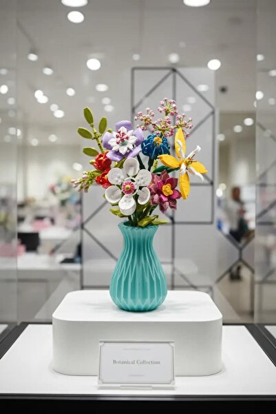 DOSTOYS 8'li Vazolu Çiçek