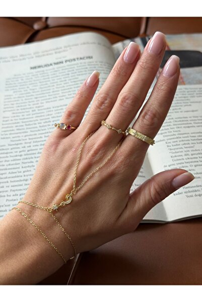 Twenty Eight Yıldız Ay Çelik Şahmeran