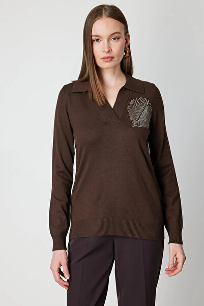 On Fashion Pulover maro cu lanțuri decorative pe umeri pentru femei 65334