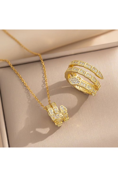 Tessero Set lantisor cu pandantiv si inel in forma de sarpe, placate cu aur 18K,