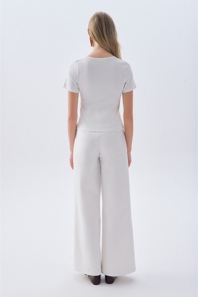 Mudo Fitted Lace V-Neck T-Shirt