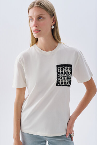 Mudo Embroidered Pocket Detail Circular Neck T-Shirt