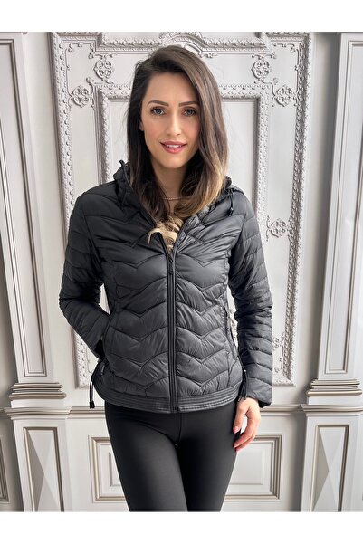styleFlex Women's quilted fleece jacket with Hooded and adjustable side draws...