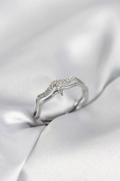 MericLine خاتم نسائي من مينيمال ستار موديل فضي اللون مرصع بحجر الزركون